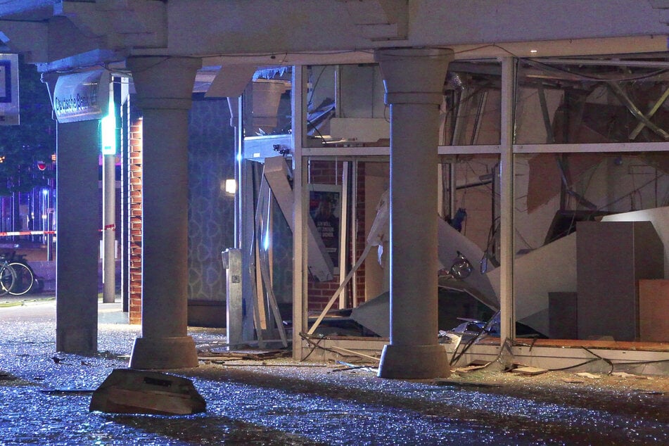 Die Bankfiliale in dem Geschäftsgebäude wurde vollständig zerstört.