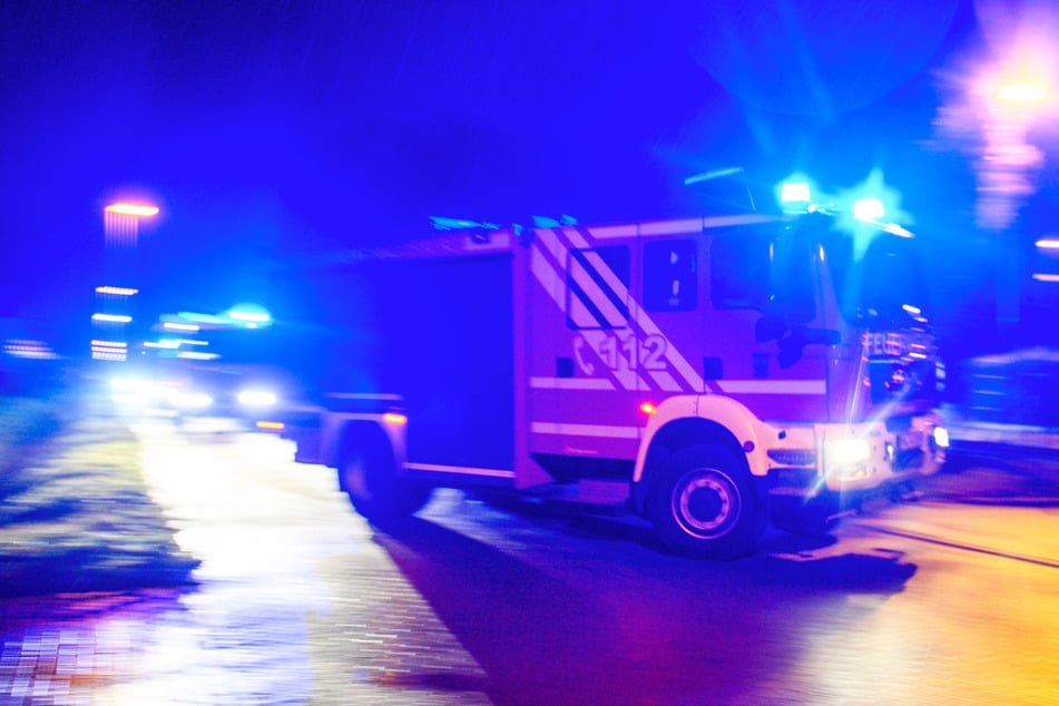 Die Feuerwehr holte die Menschen teils über die Balkone aus ihren Wohnungen. (Symbolbild)