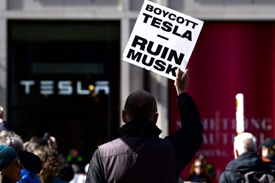 Elon Musk's wealth surged thanks to a massive new pay package from Tesla.