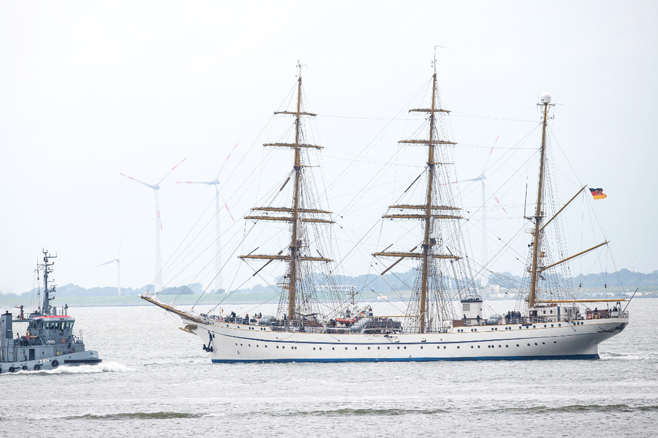 Das "Gorch Fock" verlässt zu einer Probefahrt den Hafen von Wilhelmshaven. Nun bekommt die deutsche Marine das Segelschulschiff zurück. (Archivfoto)