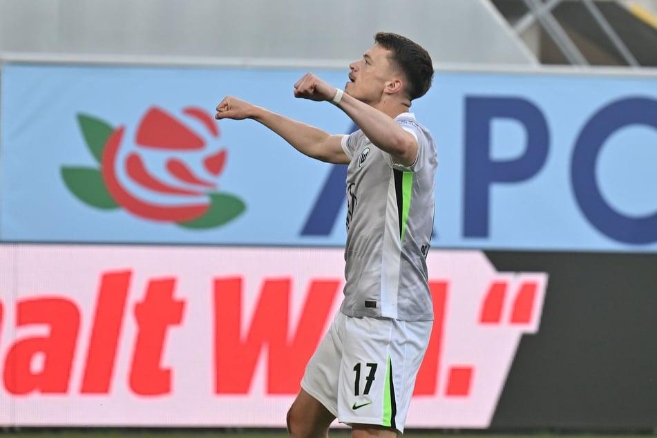 Dzenan Pejcinovic freut sich über den Sahnestart für die Wölfe!