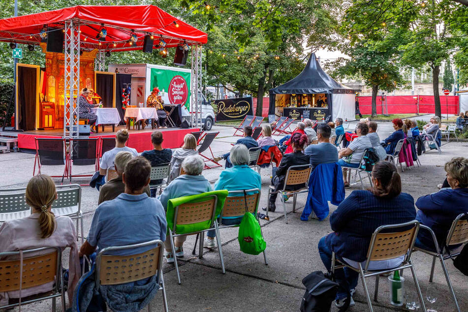Im Augusto Sommergarten am Haus der Presse gibt es am Sonntag wieder Theater.