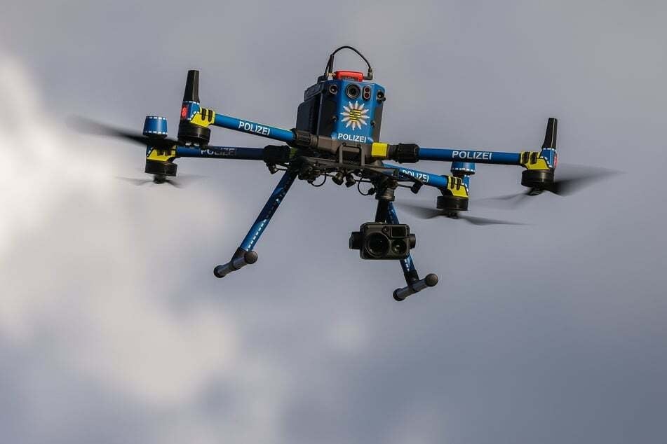 Eine Drohne übermittelte den Standort an die Retter auf dem Boden. Diese mussten dann nur noch eine Schubkarre besorgen.