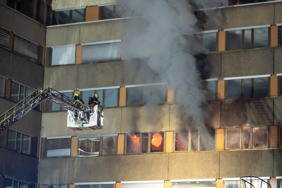 Und wieder brennt es in der alten Stasi-Zentrale. Soll es hier einen "heißen Abriss" geben?