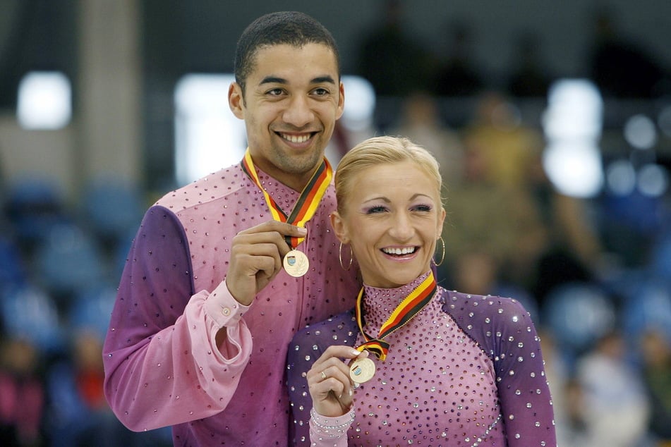 Das Foto zeigt Aljona Savchenko und Robin Szolkowy im Jahr 2008, als die beiden die Deutsche Meisterschaft gewannen.