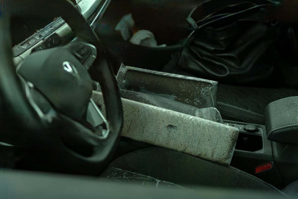 Schrecklich: Dieses Metallteil verletzte die VW-Beifahrerin tödlich.