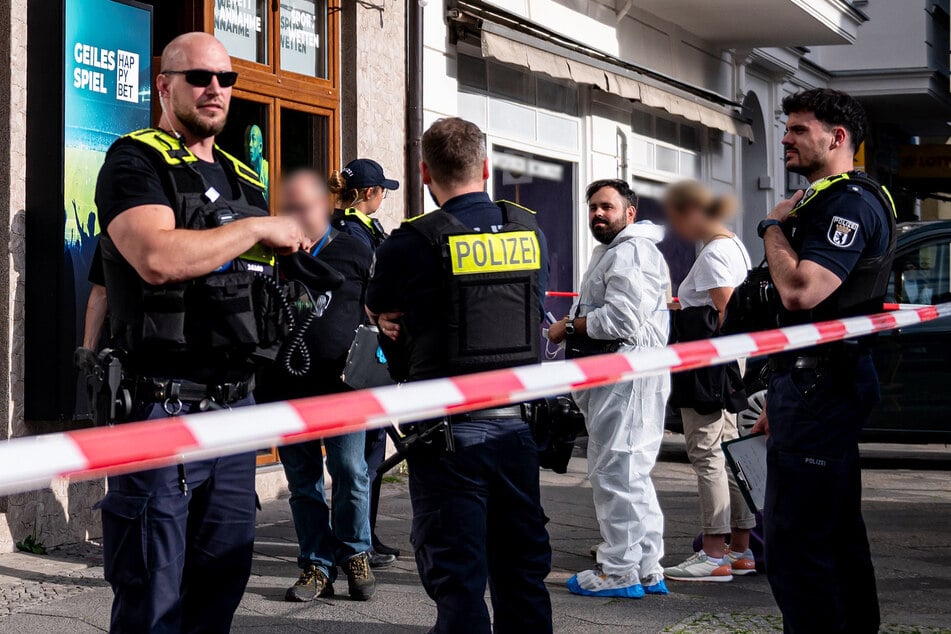 Nach der Bluttat in Wilmersdorf waren zahlreiche Beamte im Einsatz.