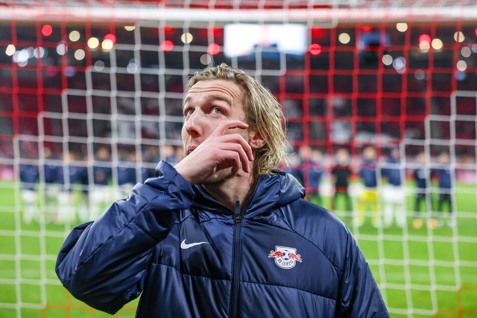 Emil Forsberg (33) muss Abschied von seinem Hund Roffe nehmen.