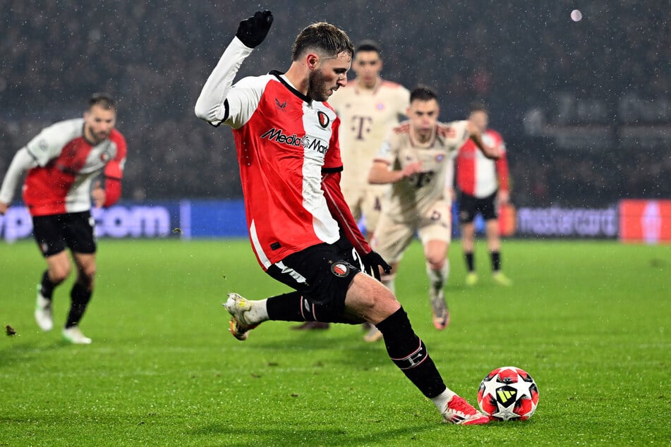 Die bisher beste Phase seiner Karriere hatte Gimenez bei Feyenoord Rotterdam. Beim 3:0 der Niederländer in der Champions League schenkte er auch dem FC Bayern zwei Tore ein.