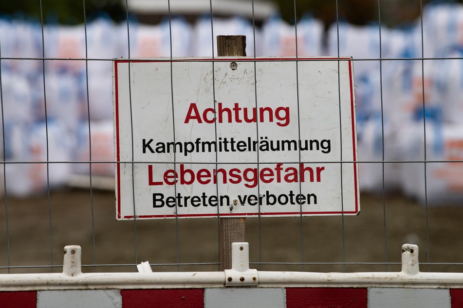 Die möglichen Blindgänger sollen am 12. Oktober entschärft oder gesprengt werden. (Symbolbild)