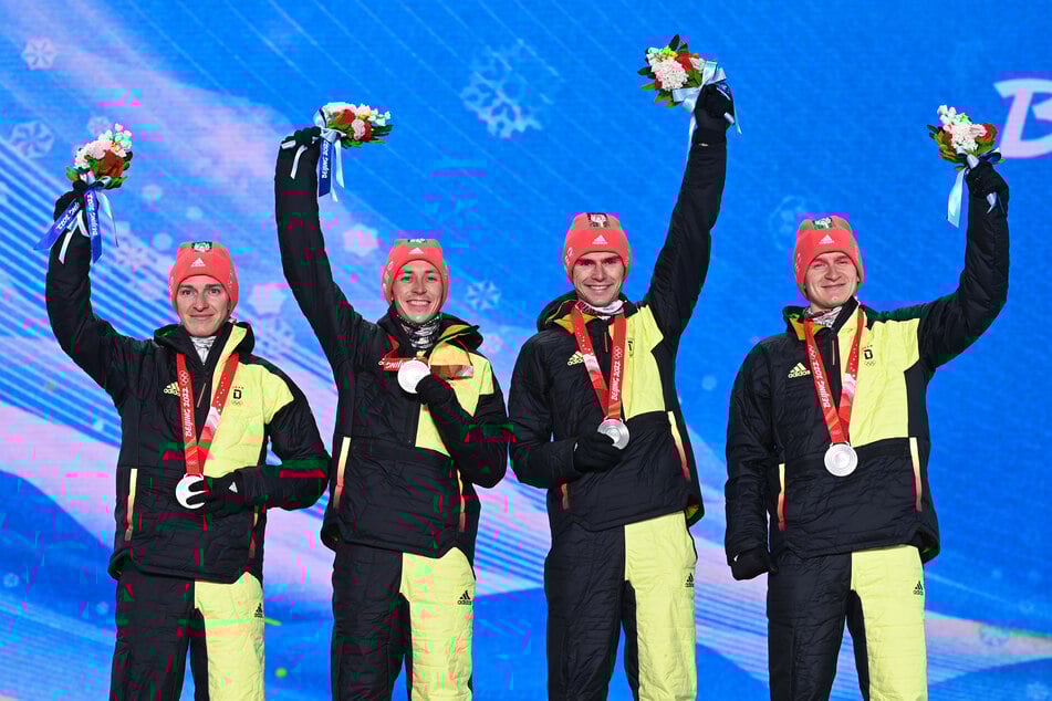 Manuel Faißt (l.) gewann 2022 in Peking Silber im Team. Eine weitere Olympia-Medaille rückt nun in ganz weite Ferne.