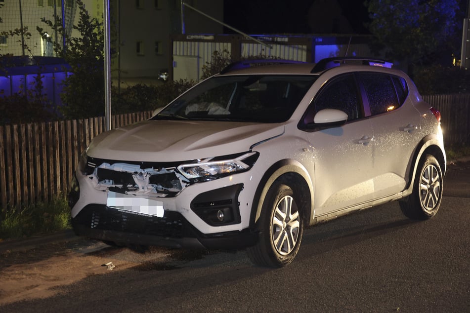 Die Dacia-Fahrerin ist in den BMW gekracht.