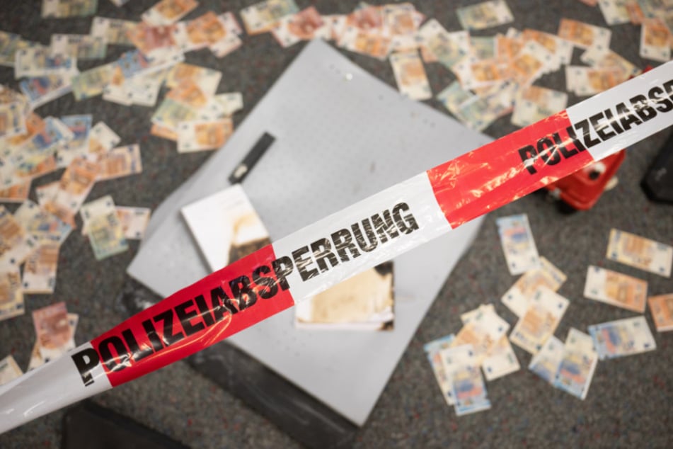 Bei einigen der elf Sprengungen soll der 28-Jährige als Fahrer des Fluchtautos mitgewirkt haben. (Symbolbild)