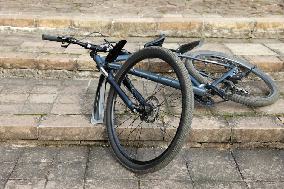 Weder ist der genaue Unfallort bekannt, noch konnte das Fahrrad des verstorbenen 18-Jährigen bislang gefunden werden. (Symbolbild)