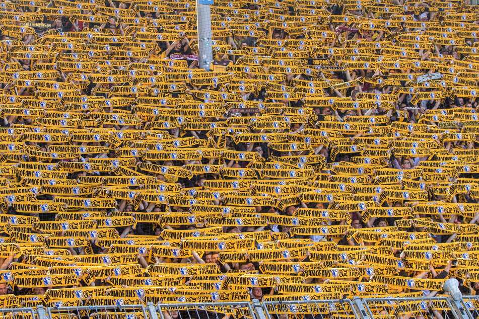 Zuletzt waren Dynamo-Fans am 6. Oktober 2018 in Magdeburg, 2021 fand die Partie aufgrund der Corona-Pandemie unter Ausschluss der Öffentlichkeit statt.