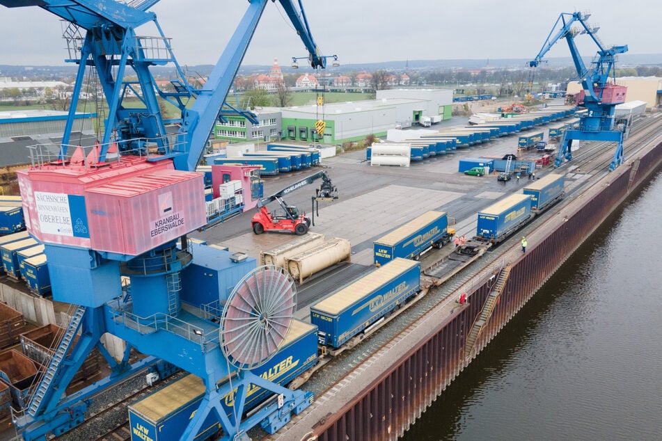 Der Dresdner Hafen befindet sich derzeit in schwierigen Gewässern.