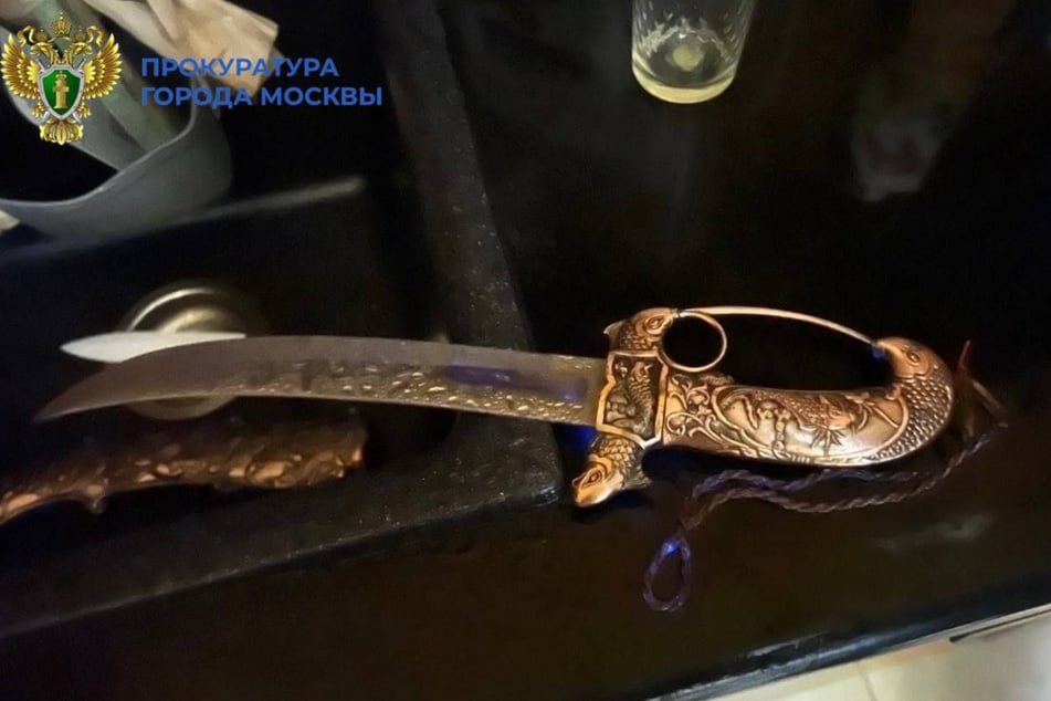 The young woman slaughtered her mother with this dagger. She was given the weapon by her father.