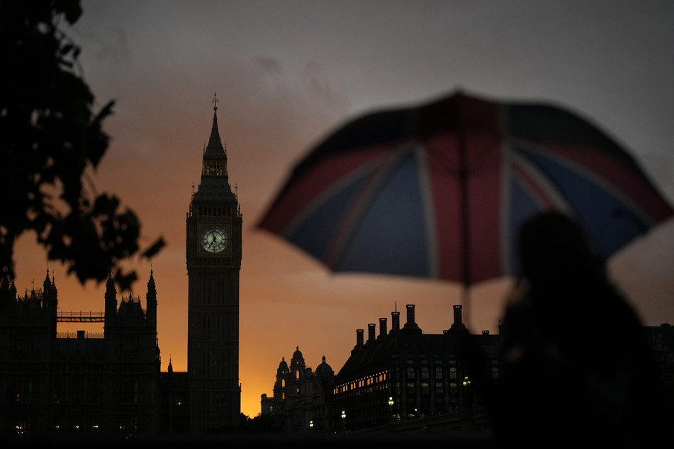 Selbst der Himmel weint: Zum Tag der Trauerfeierlichkeiten für die Queen wird in London Regen erwartet.