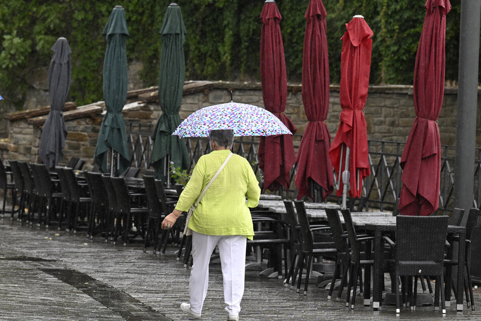 Zum Start der neuen Woche in NRW ist es ratsam, einen Schirm zur Hand zu haben.