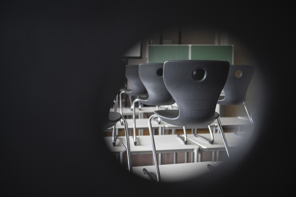 Die rechtsextremen Taten an Schulen in NRW steigen. (Symbolbild)