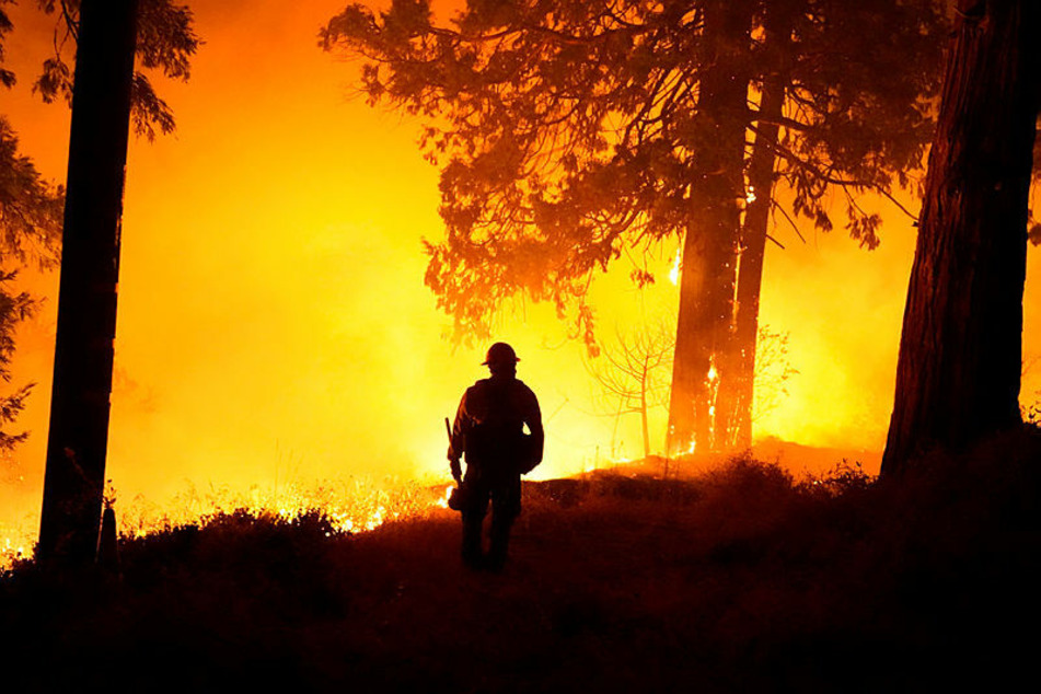 Mehr als 20 größere Brände dämmten Feuerwehrleute im September in Kalifornien ein.