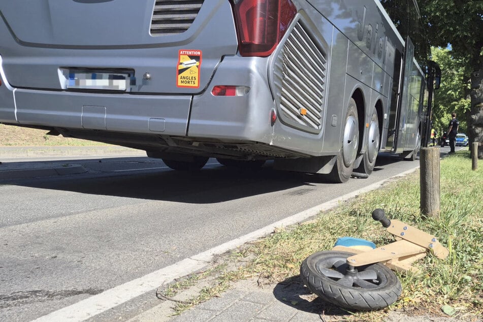 Horror-Unfall in Brandenburg: Kleinkind (3) von Reisebus erfasst und schwer verletzt