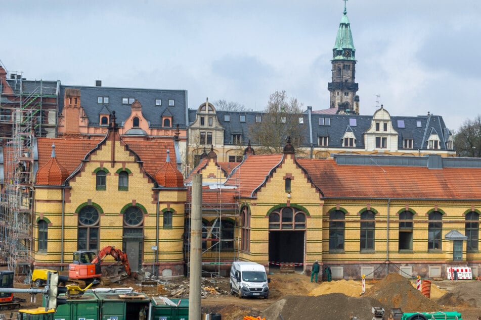 REWE investiert 10 Millionen Euro in Zwickau: Supermarkt eröffnet im historischen Klinkerbau