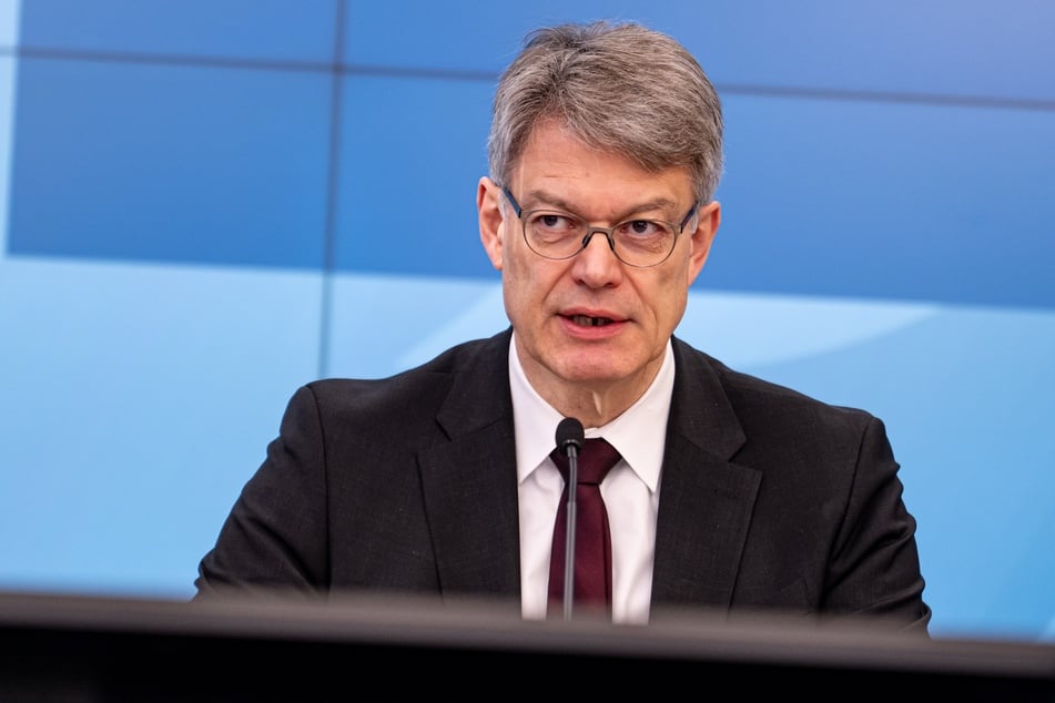 Bundesverkehrsminister Patrick Schnieder (57, CDU) will mit Reformen die Kosten für eine Fahrausbildung reduzieren. (Archivfoto)