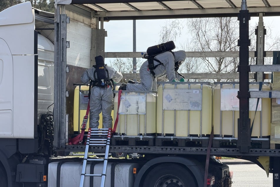 Die Behälter wurden fachgerecht verschlossen und die Ladefläche gereinigt.