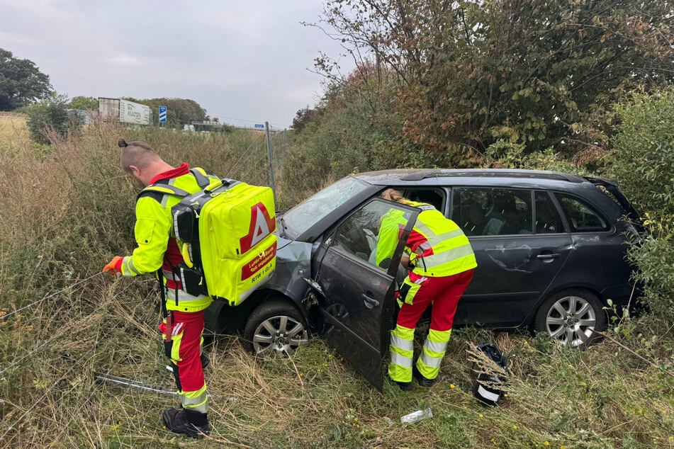 Der Autofahrer wurde bei dem Unfall schwer verletzt.
