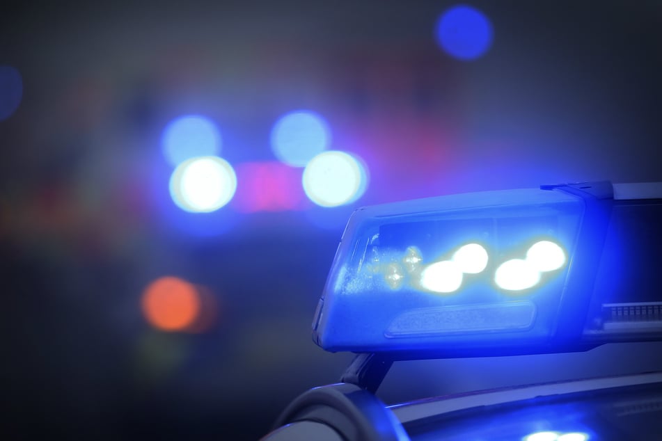 Die Polizei ermittelt wegen eines bedrohlichen Mannes in Augsburg. (Symbolbild)