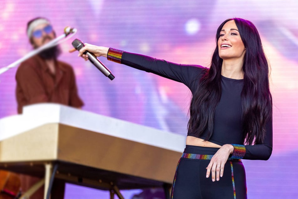 Kacey Musgraves (r.) delivers a new kind of love letter with her fifth studio album Star-Crossed, released on Friday.
