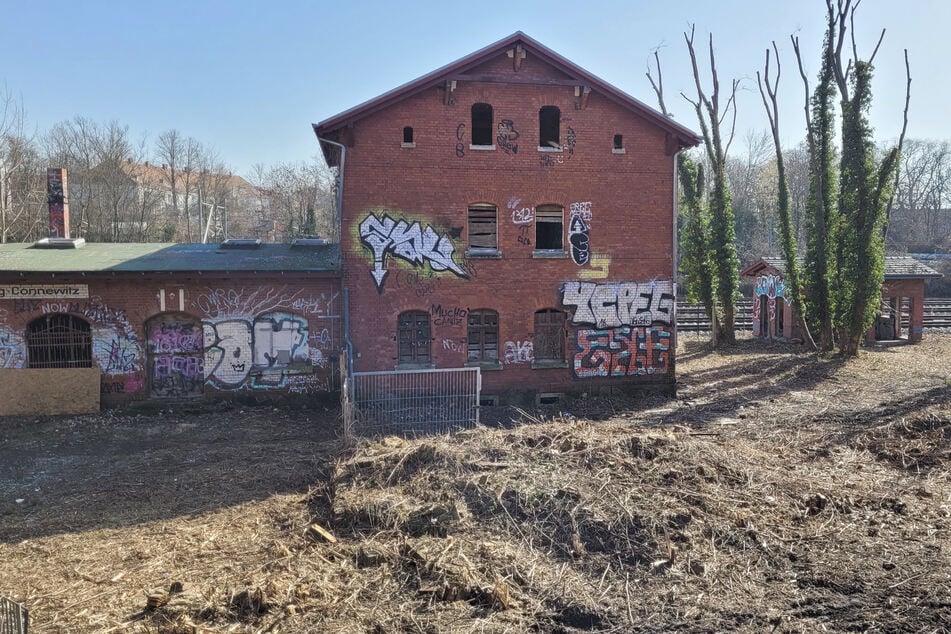 Das ehemalige Bahnhofsgebäude ist marode. ALDI will ihm wieder neues Leben einhauchen.