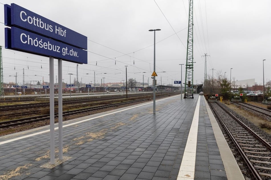 Der Cottbusser Hauptbahnhof wird ab Donnerstagmittag gesperrt. (Archivbild)