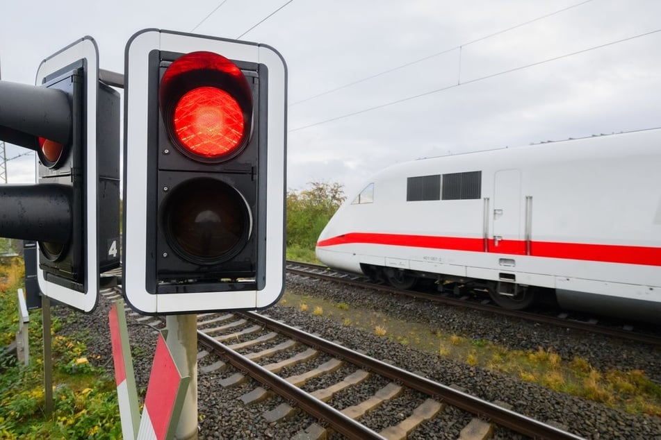 Die Strecke wird wieder befahren, doch es könne weiter zu Verzögerungen kommen. (Symbolbild)