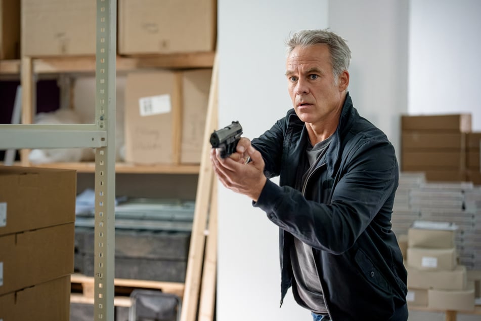 Bis zum Schluss glaubt Jan Maybach (Marco Girnth, 56) an die Unschuld von Rico Schäfer. Ist das ein Fehler?