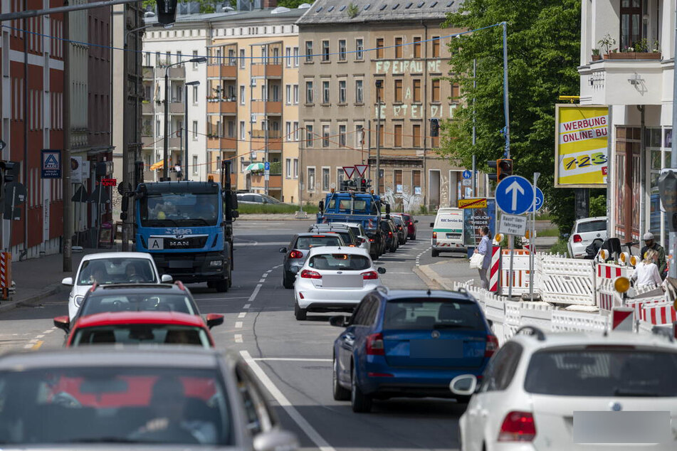 Baustellen Chemnitz: Bau-Chaos! In Altchemnitz stehen Autofahrer Schlange