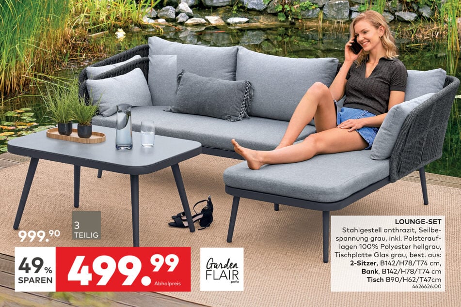 Dieses dreiteilige Lounge-Set aus Stahl kann beliebig gestellt werden.