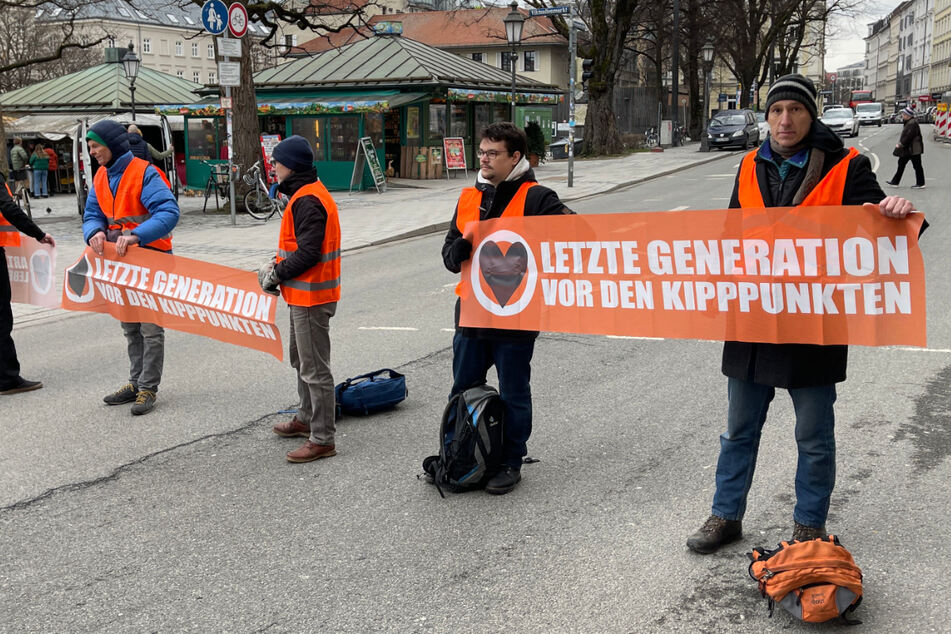 München: Klimaaktivisten protestieren! Aktion am Viktualienmarkt in München