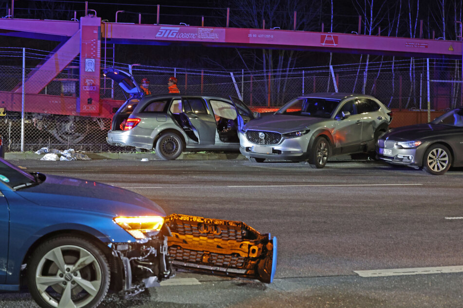 Vier Autos waren in dem Unfall am Montagabend involviert.