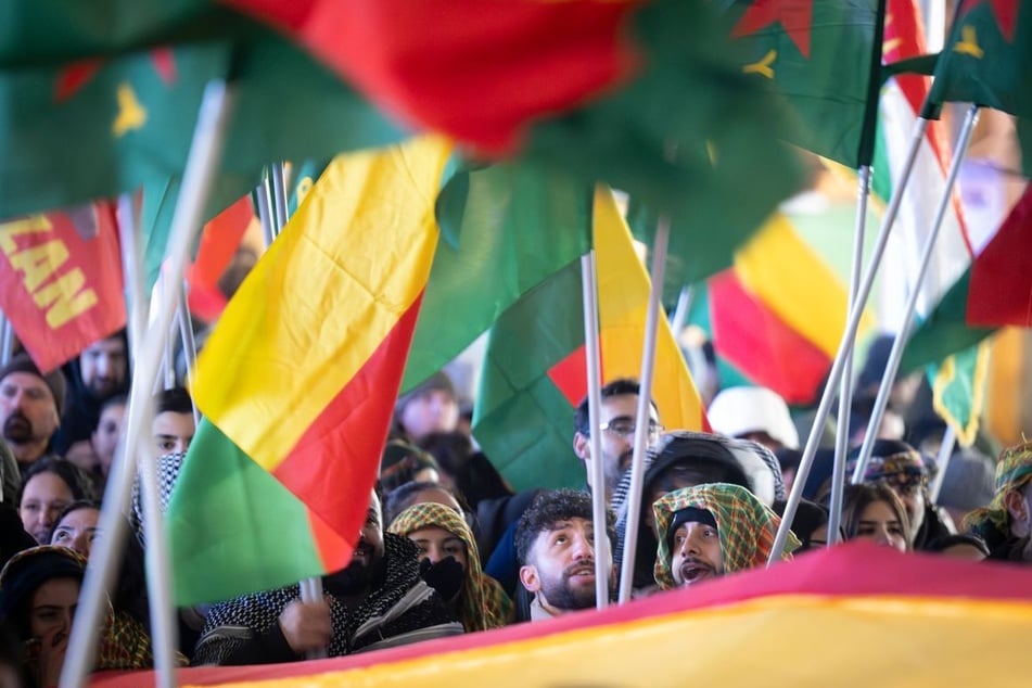 Bei der pro-kurdischen Kundgebung auf der Hofgartenwiese am Samstag in Bonn werden laut Polizei rund 15.000 Teilnehmer erwartet. (Symbolbild)