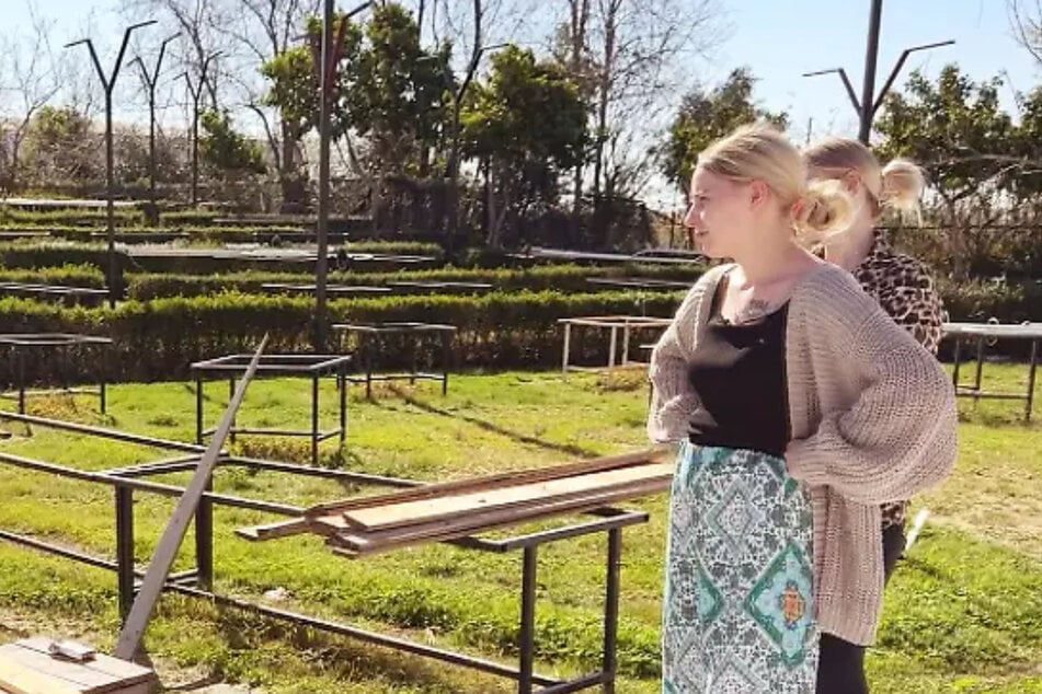 Die Wollnys: Loredanas Hochzeitstraum scheint zu platzen: Location ist ein einziger Scherbenhaufen