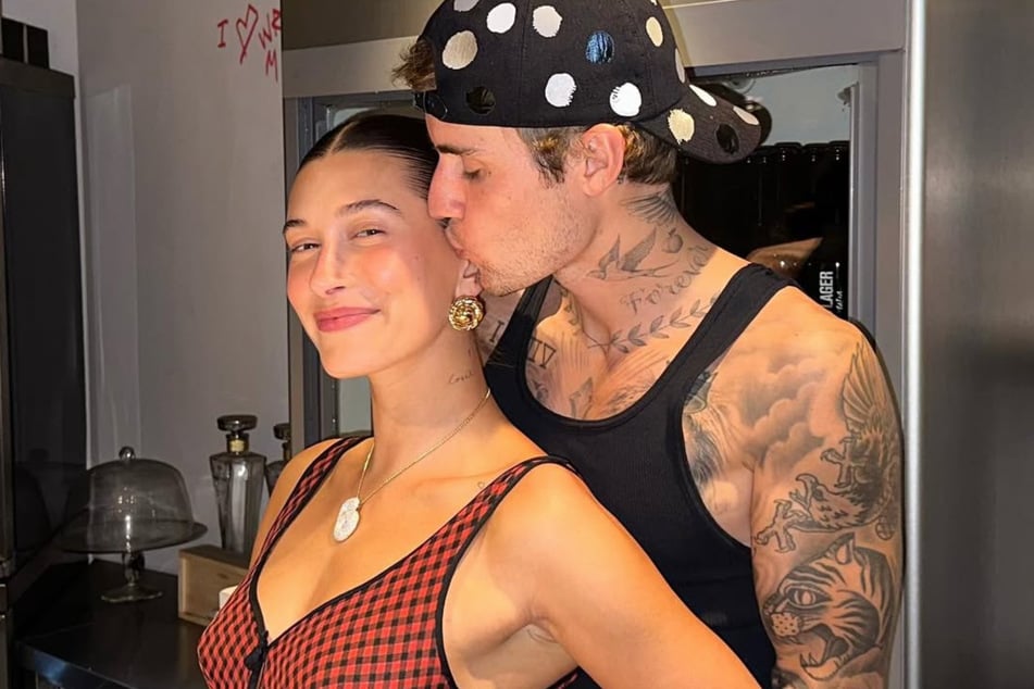 Hailey Bieber (l.) tied the knot with Justin in 2018.