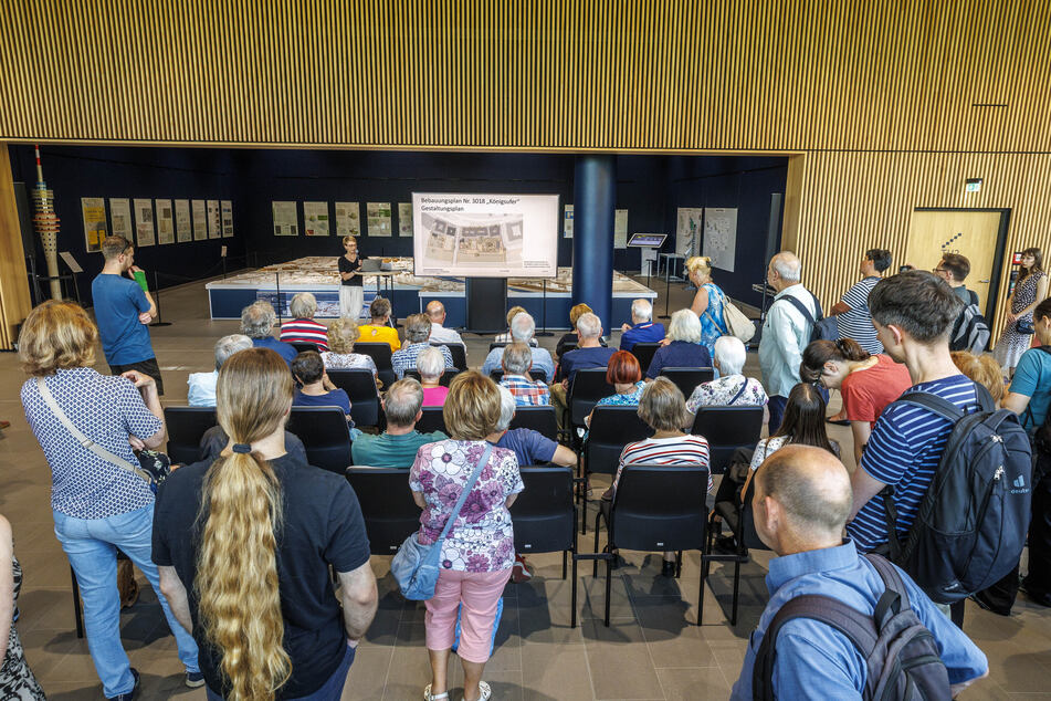 Neue Carolabrücke: Stadt verlängert Ausstellung im Stadtforum