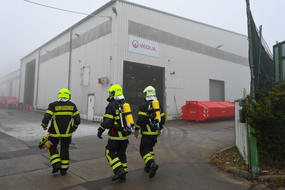 Das Feuer wurde von den Mitarbeitern mithilfe der internen Löschanlage eingedämmt.