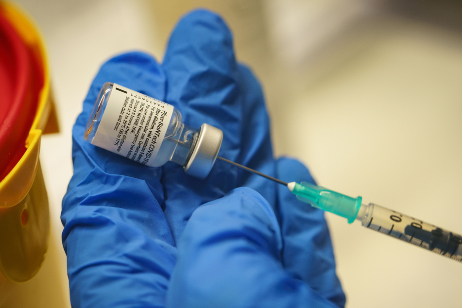 Kampf gegen das Coronavirus: Thüringen und Brandenburg sollen einen elektronischen Impfnachweis erproben. (Symbolbild)
