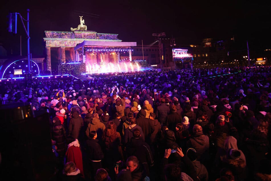 Die traditionelle Silvesterparty am Brandenburger Tor hat Jahr für Jahr Zehntausende Besucher angelockt. (Archivfoto)
