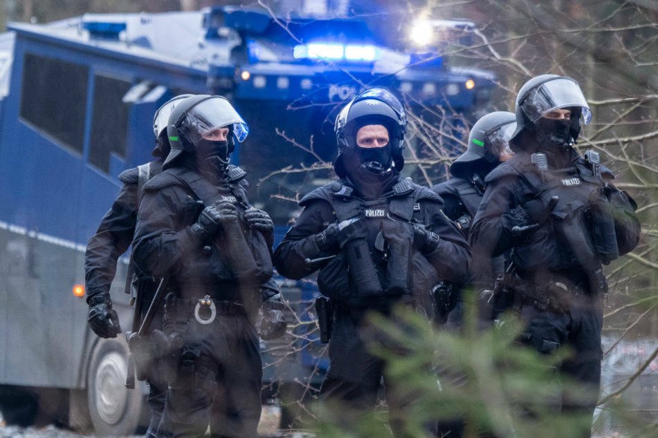 Polizisten im November 2020 im Einsatz im Dannenröder Wald.