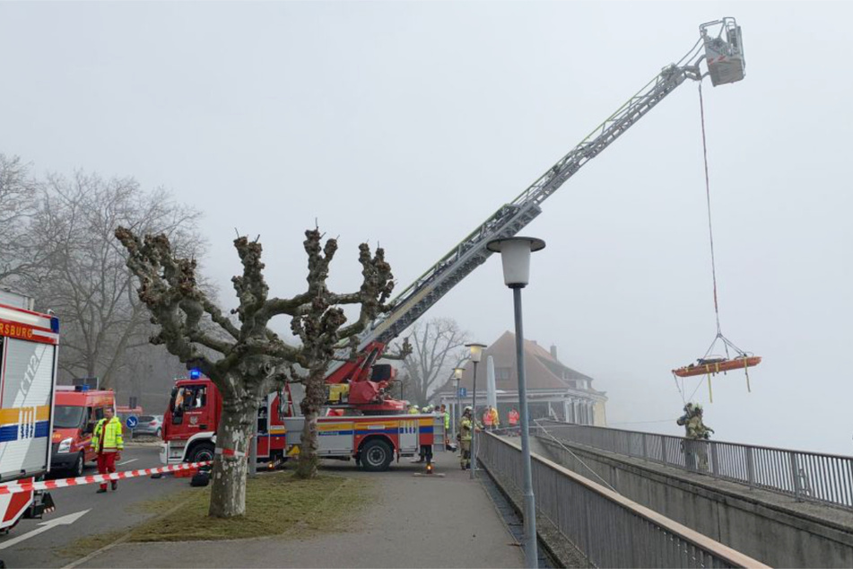 Der Tauchlehrer (55) musste nach dem Unglück von der Feuerwehr aus dem Bodensee geborgen werden.