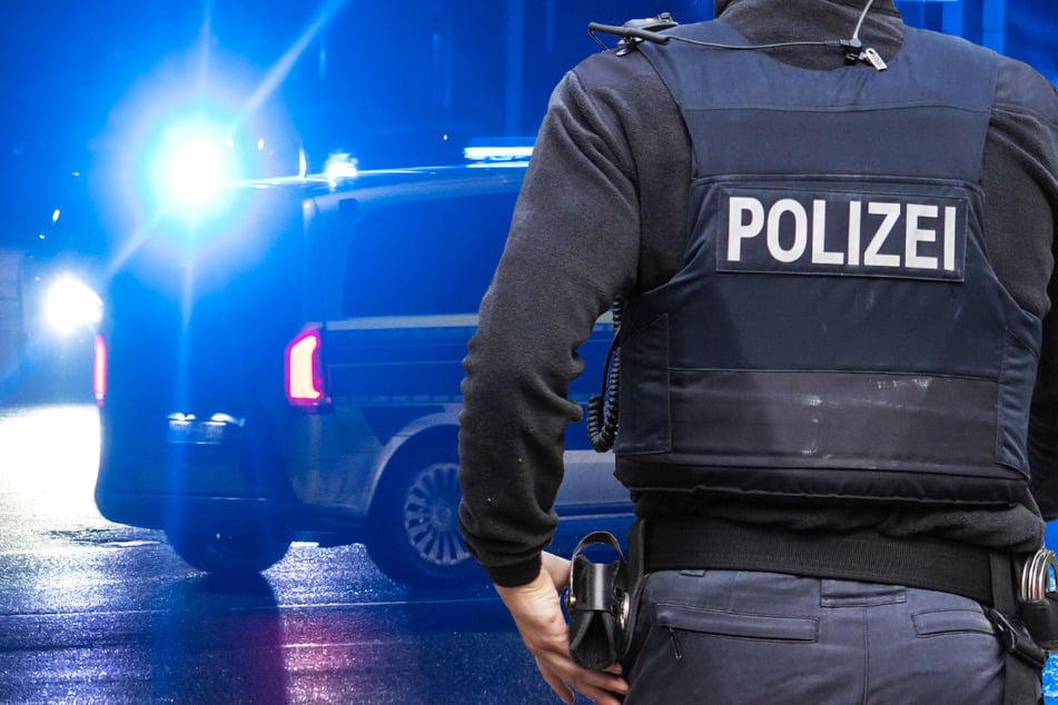 Nach einer Messerattacke in Lohfelden bei Kassel nahm die Polizei unweit des Tatorts einen jungen Mann als Tatverdächtigen fest. (Symbolfoto)